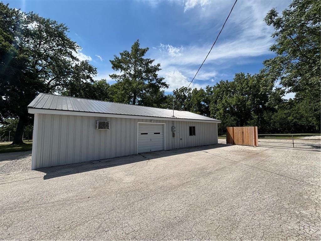 4210 DR GREAVES Road — photo 3