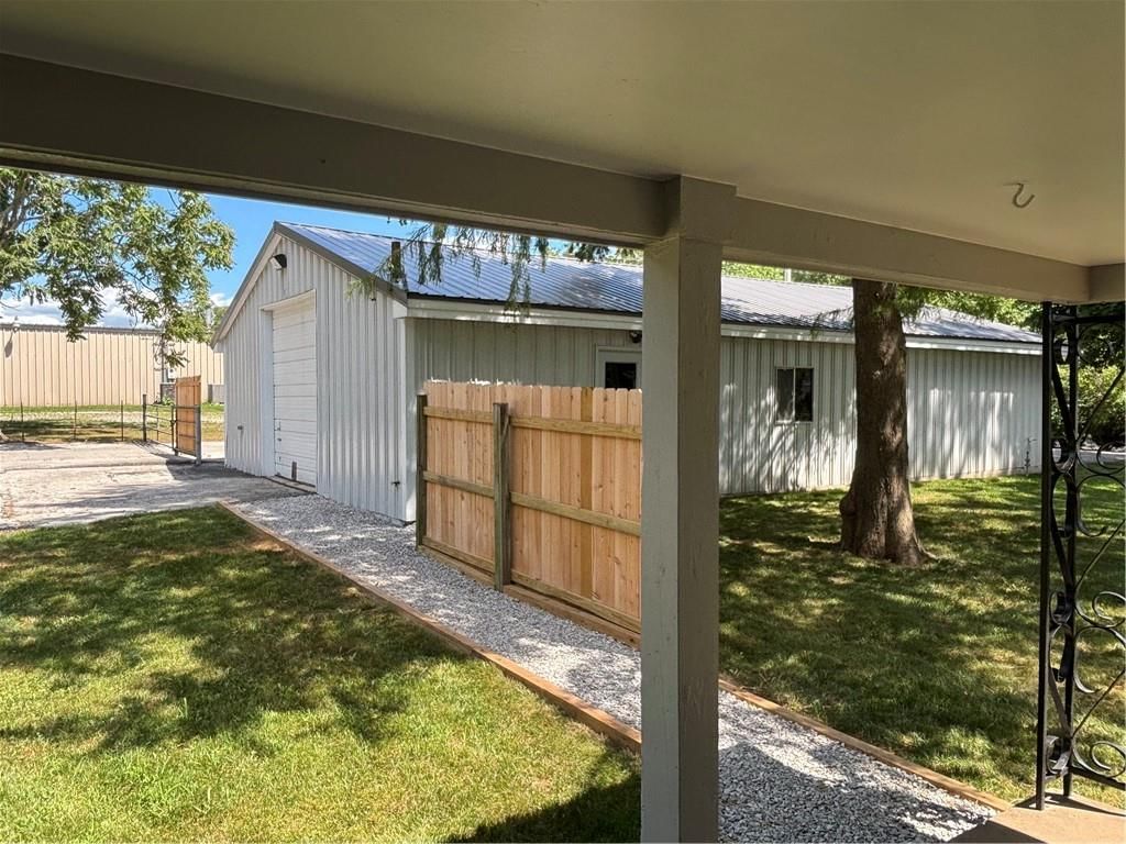 4210 DR GREAVES Road — photo 15