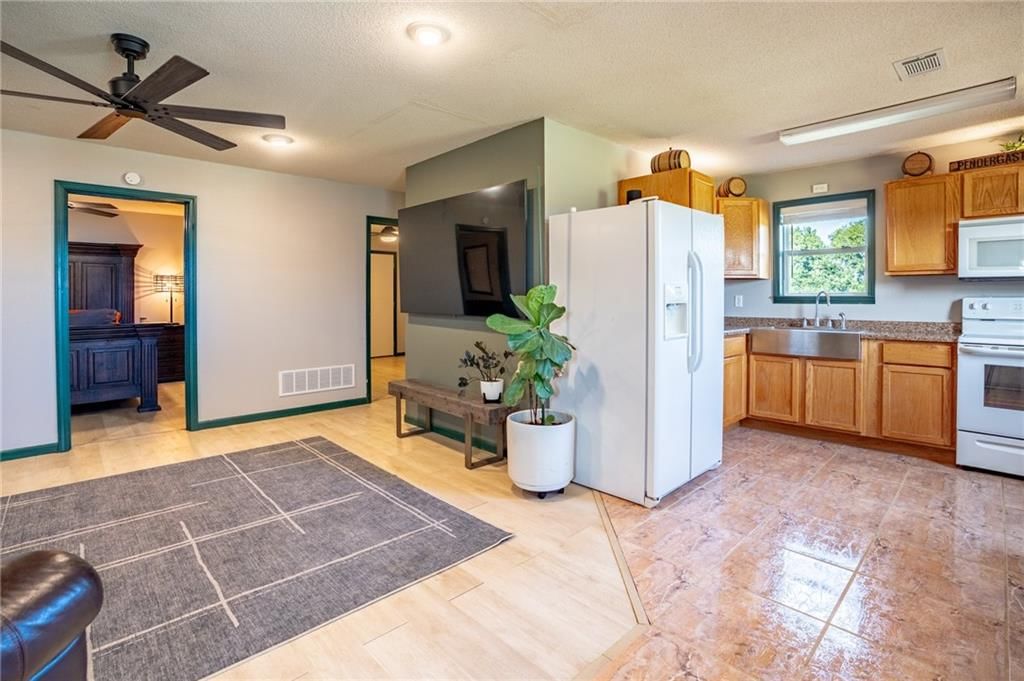 Photo 14 of 59 - 23058 160th Street
