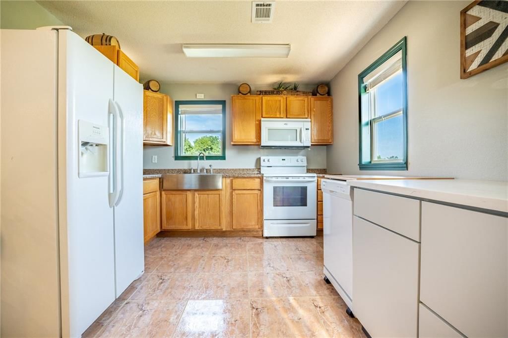 Photo 16 of 59 - 23058 160th Street