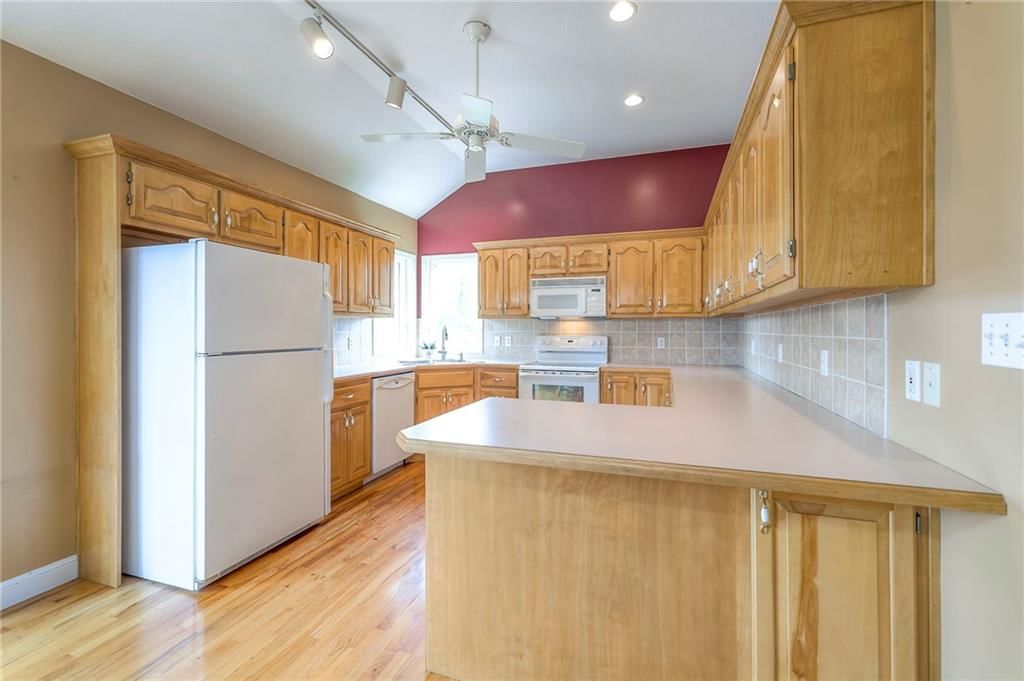 Photo 20 of 76 - 23708 S Southcrest Drive