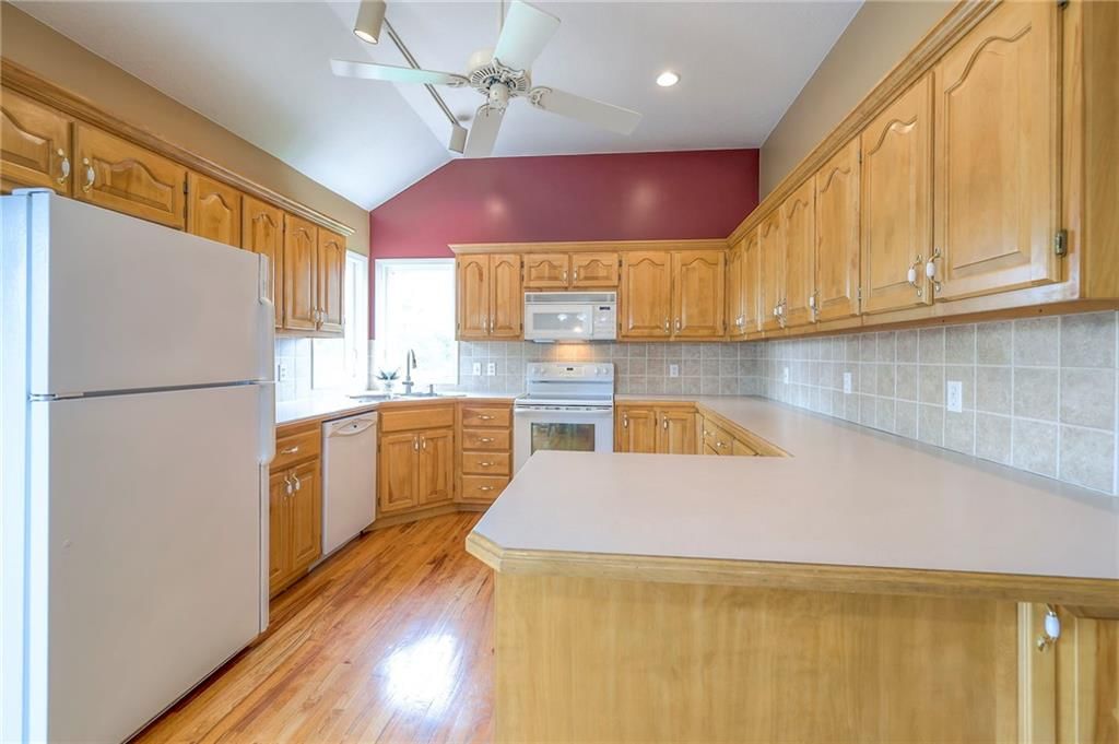 Photo 21 of 76 - 23708 S Southcrest Drive