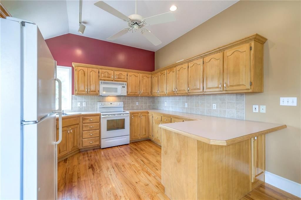 Photo 22 of 76 - 23708 S Southcrest Drive