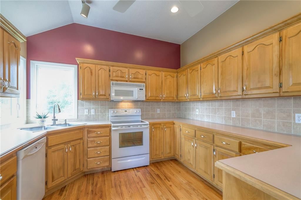 Photo 23 of 76 - 23708 S Southcrest Drive