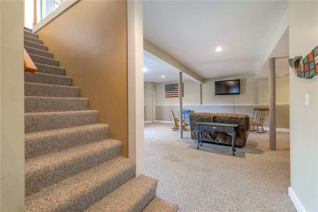 Photo 33 of 76 - 23708 S Southcrest Drive