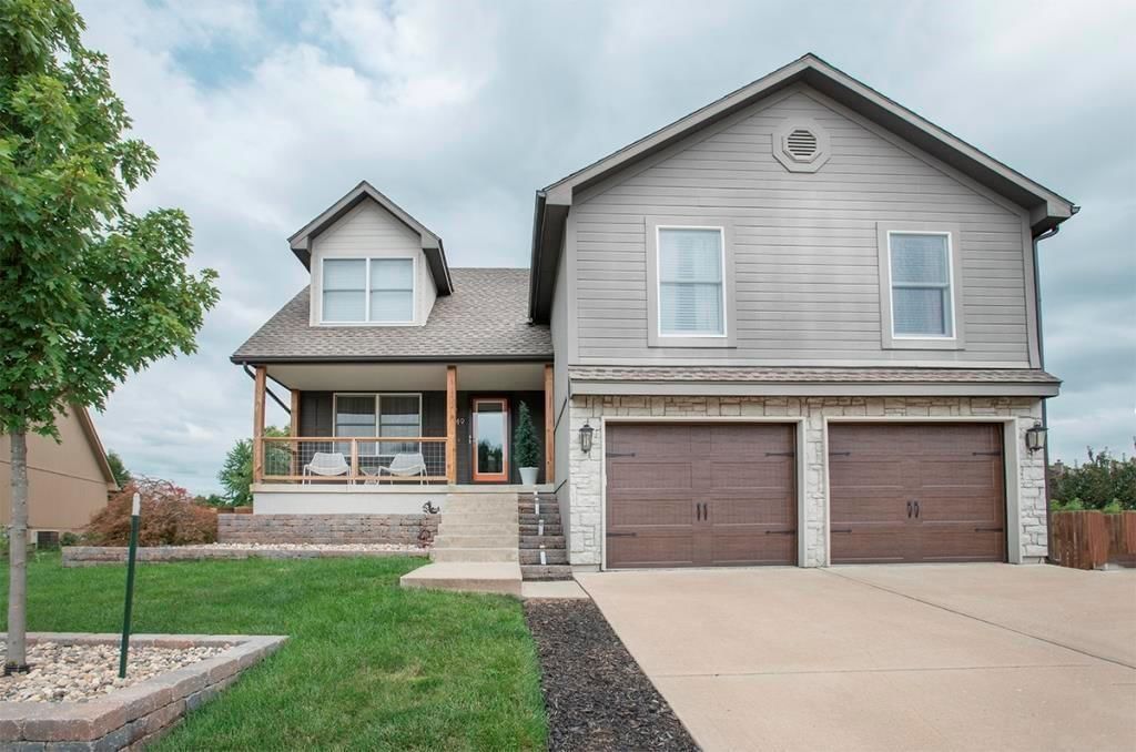 7549 N Tullis Avenue — photo 2