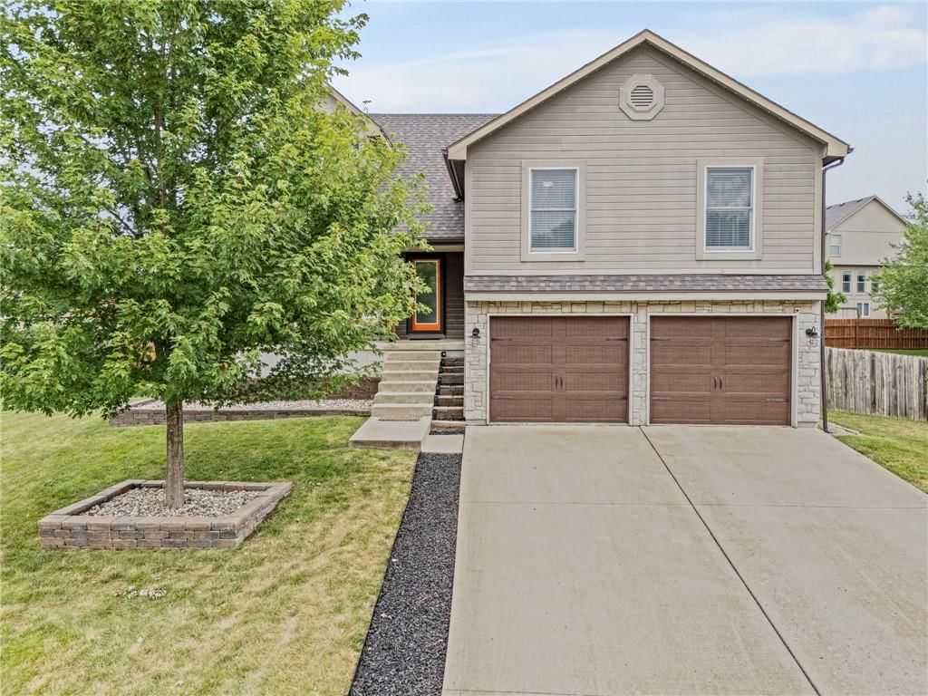 7549 N Tullis Avenue — photo 3