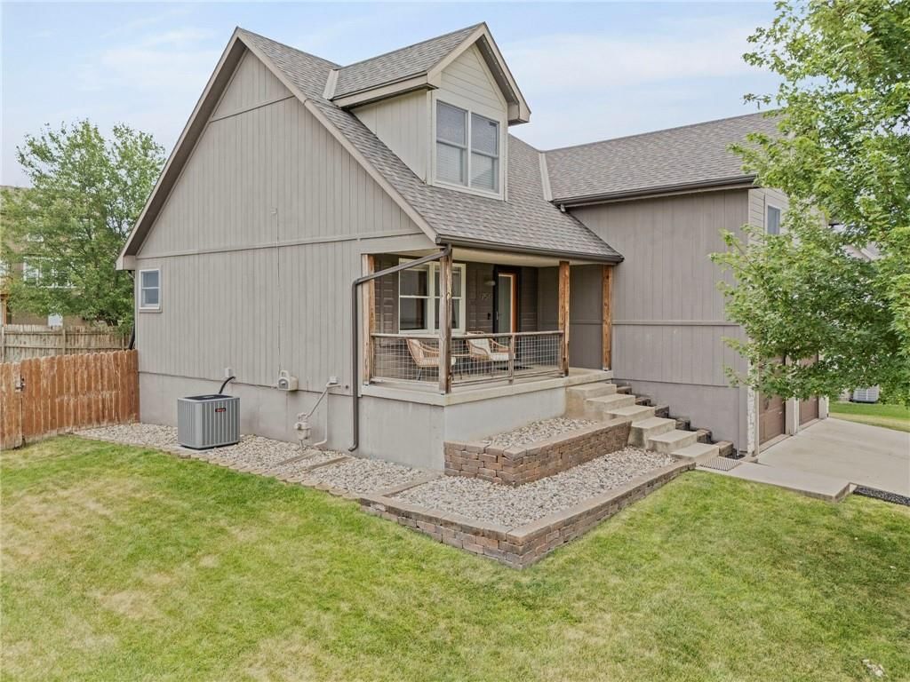 7549 N Tullis Avenue — photo 8