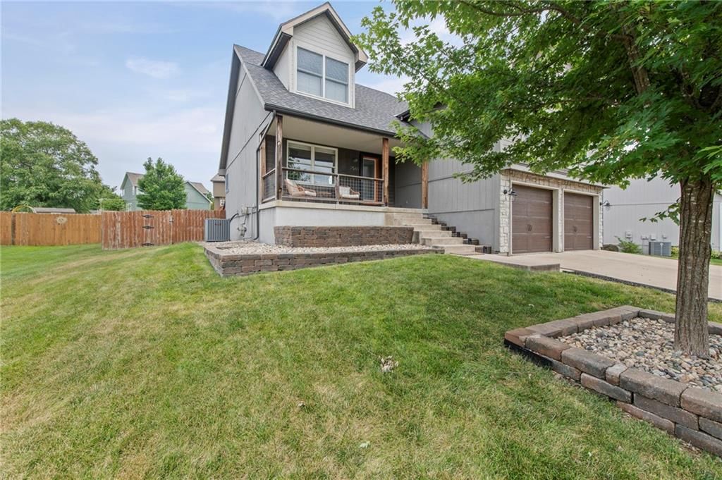 7549 N Tullis Avenue — photo 9
