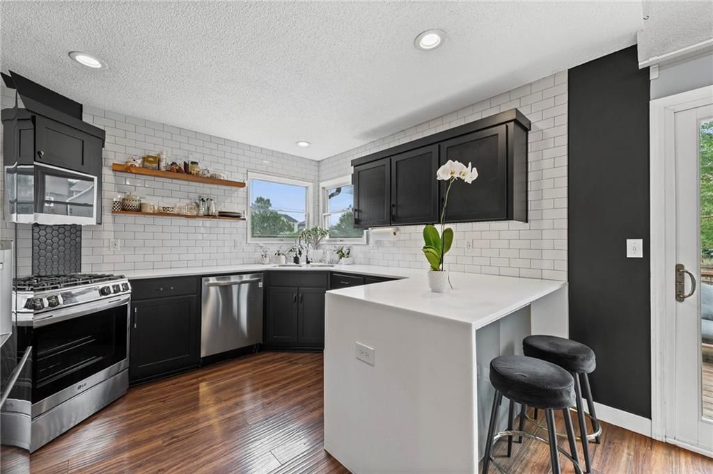 7549 N Tullis Avenue — photo 17