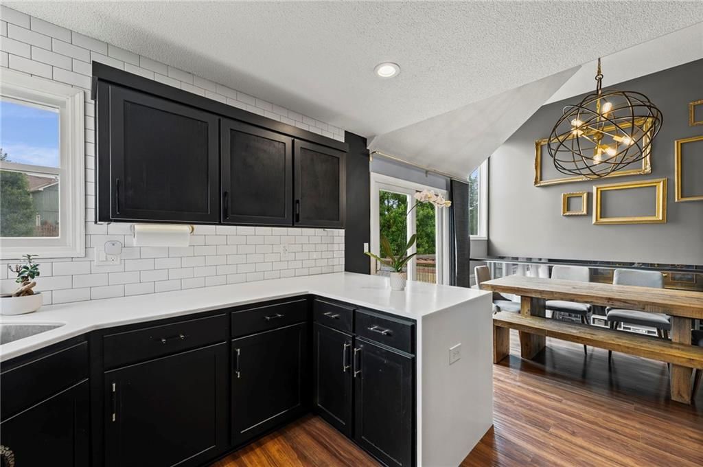 7549 N Tullis Avenue — photo 18