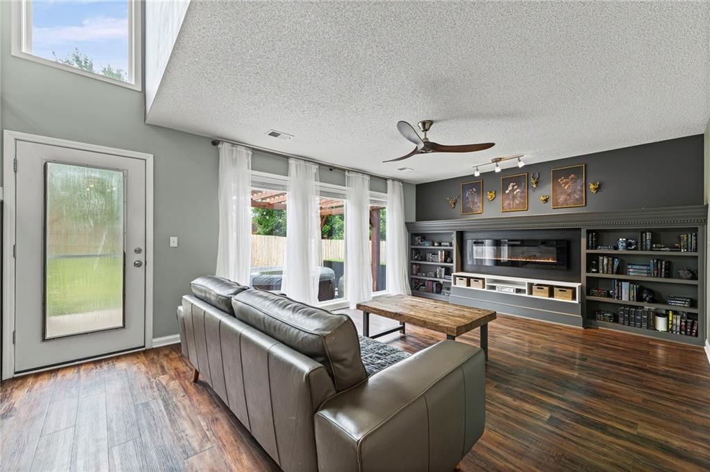 7549 N Tullis Avenue — photo 20