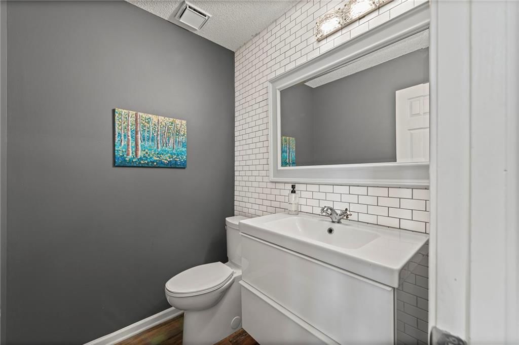 7549 N Tullis Avenue — photo 25