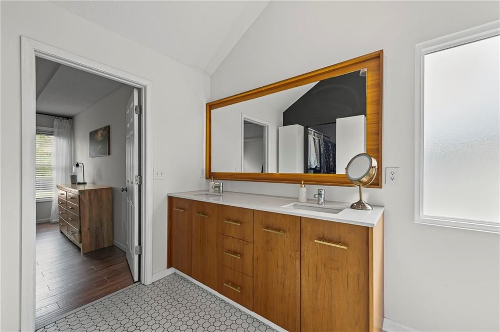 7549 N Tullis Avenue — photo 32