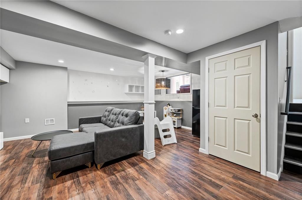 7549 N Tullis Avenue — photo 42