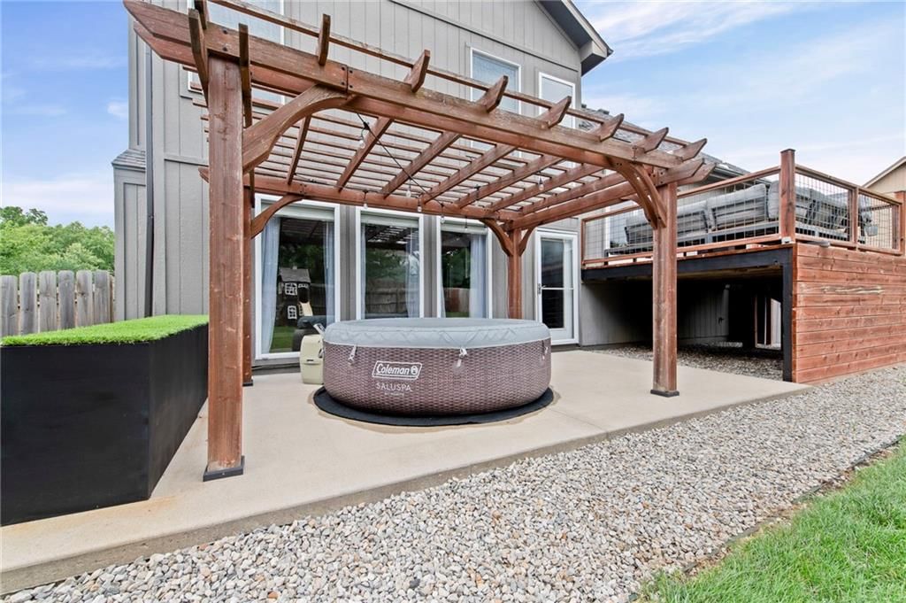 7549 N Tullis Avenue — photo 45
