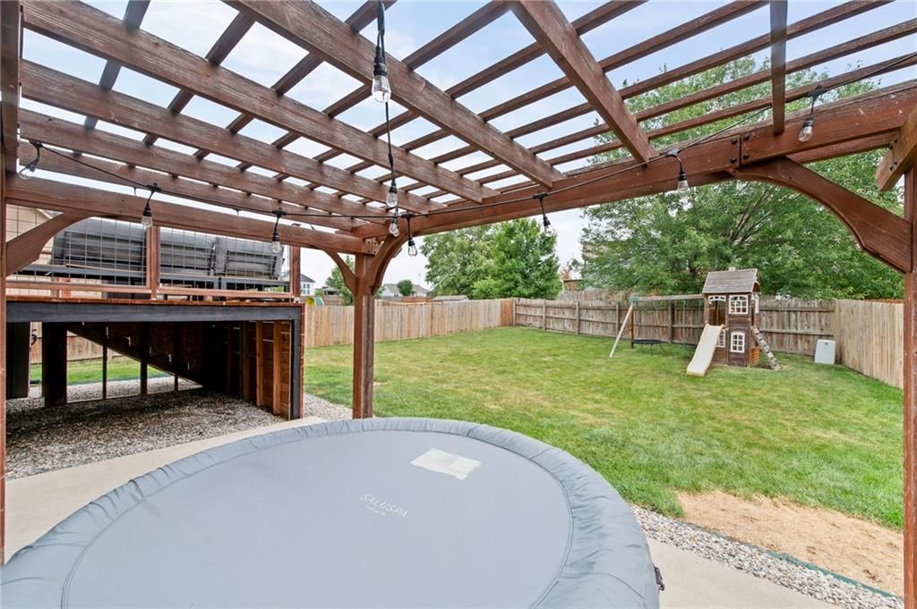7549 N Tullis Avenue — photo 46