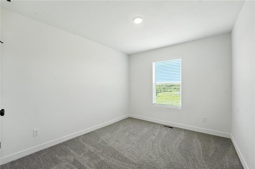 Photo 9 of 20 - 12419 Acacia Drive