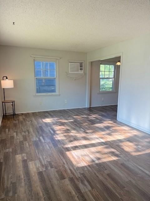 Photo 9 of 21 - 1705 S Walnut Street