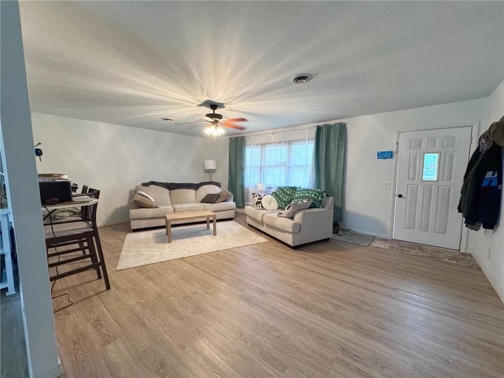 1012 Meadowbrook Road E — photo 2