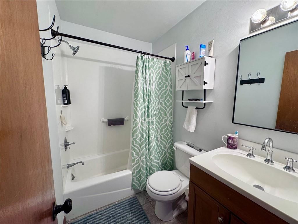 1012 Meadowbrook Road E — photo 10
