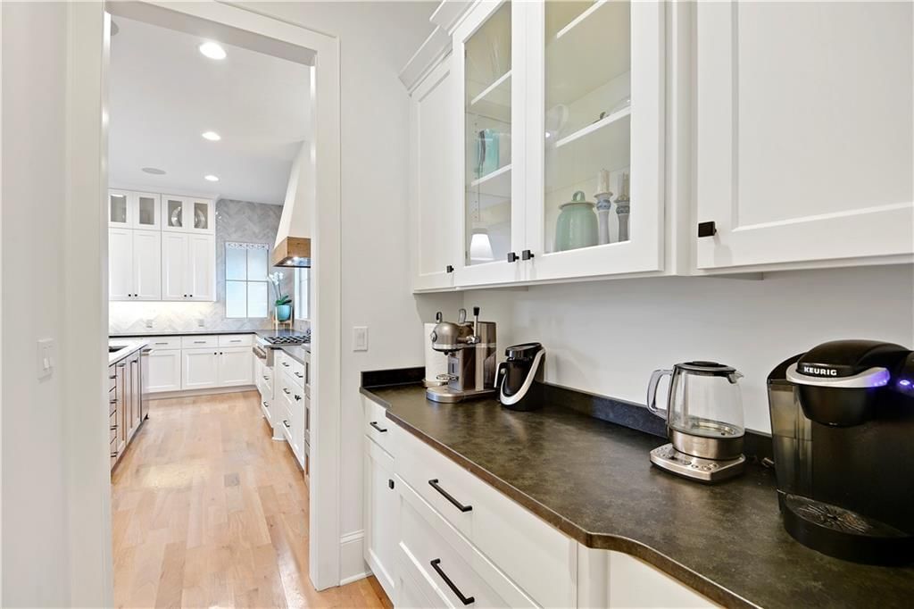 Photo 13 of 60 - 2144 W 89th Terrace