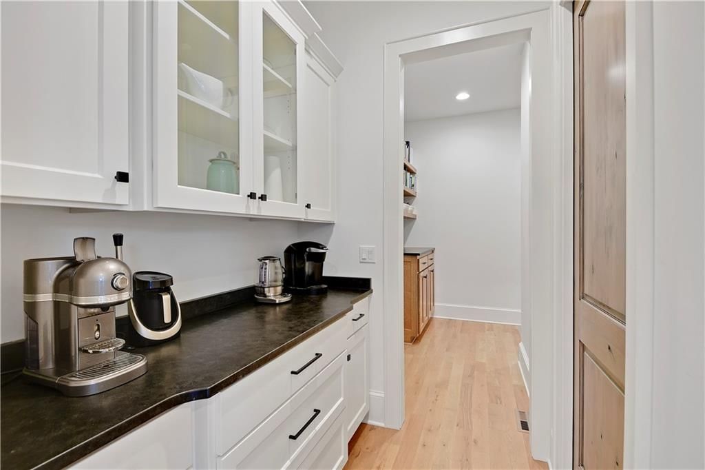 Photo 16 of 60 - 2144 W 89th Terrace