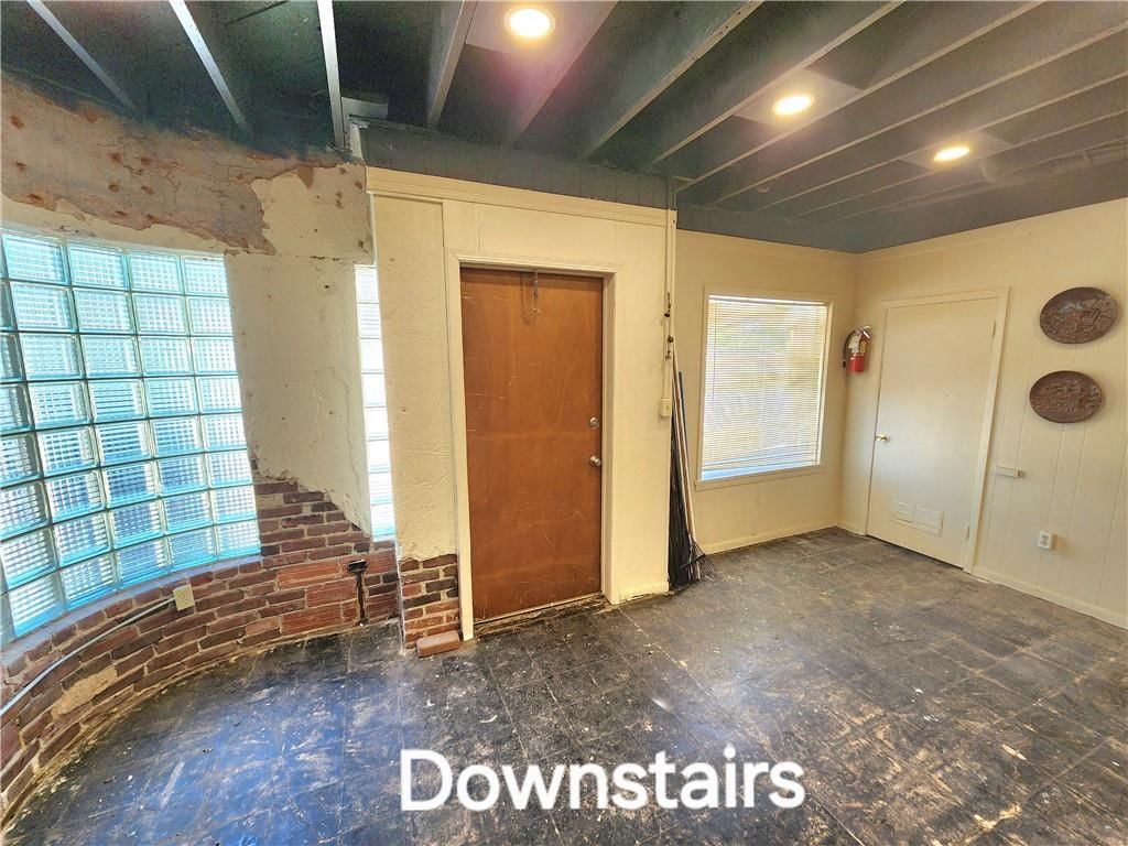 114 E Saint John Street — photo 29