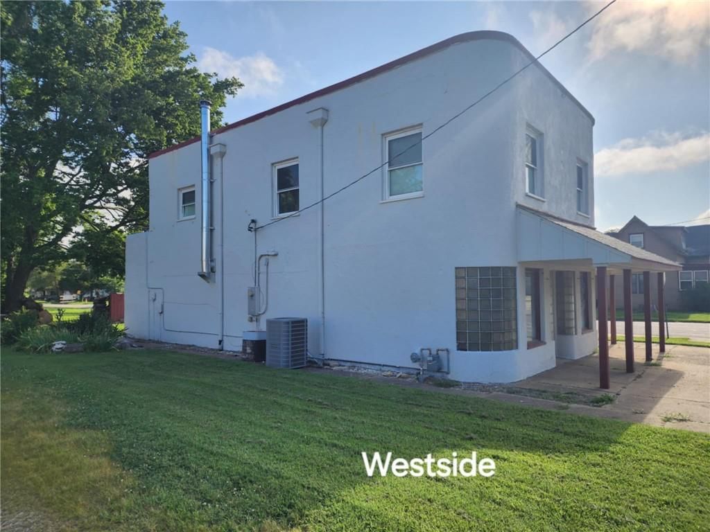 114 E Saint John Street — photo 30