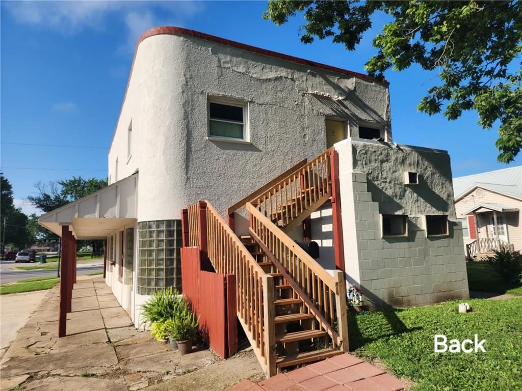 114 E Saint John Street — photo 32