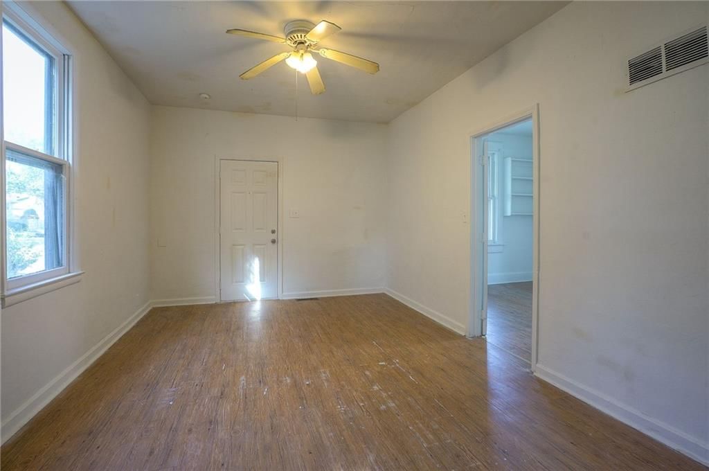Photo 3 of 35 - 203 N Thorpe Street