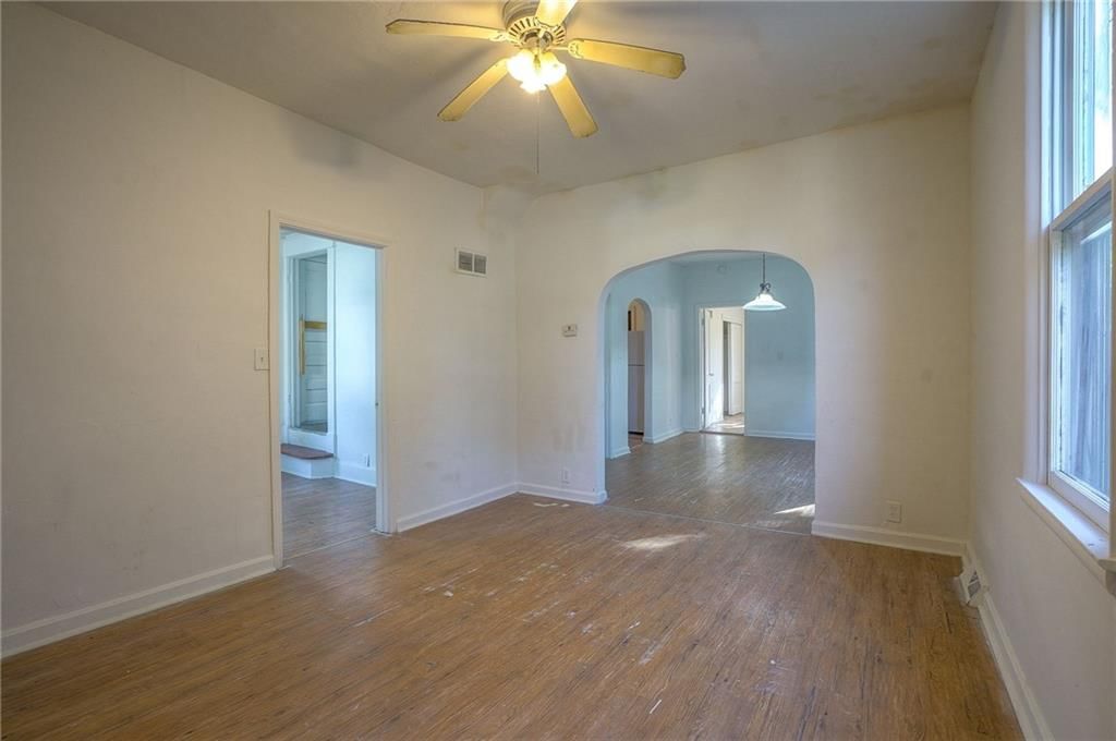 Photo 4 of 35 - 203 N Thorpe Street