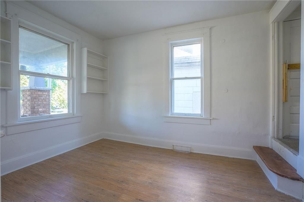 Photo 6 of 35 - 203 N Thorpe Street