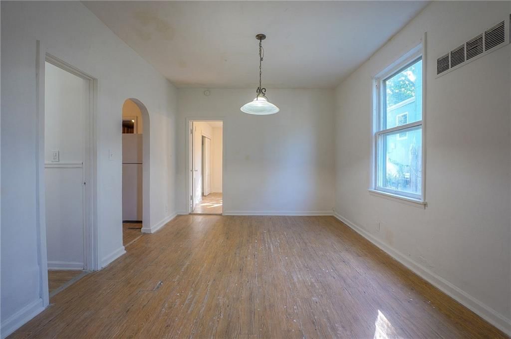 Photo 8 of 35 - 203 N Thorpe Street