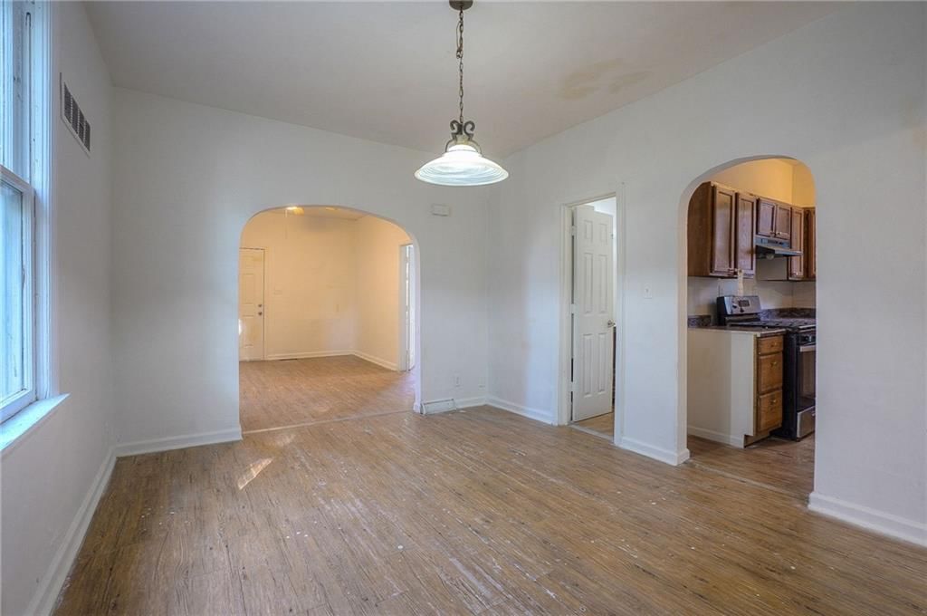 Photo 11 of 35 - 203 N Thorpe Street