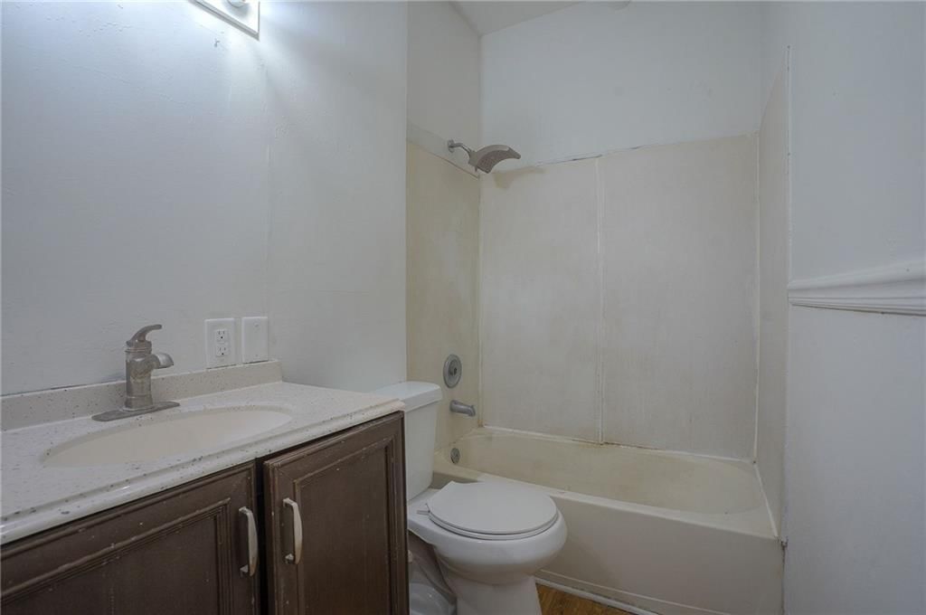Photo 12 of 35 - 203 N Thorpe Street