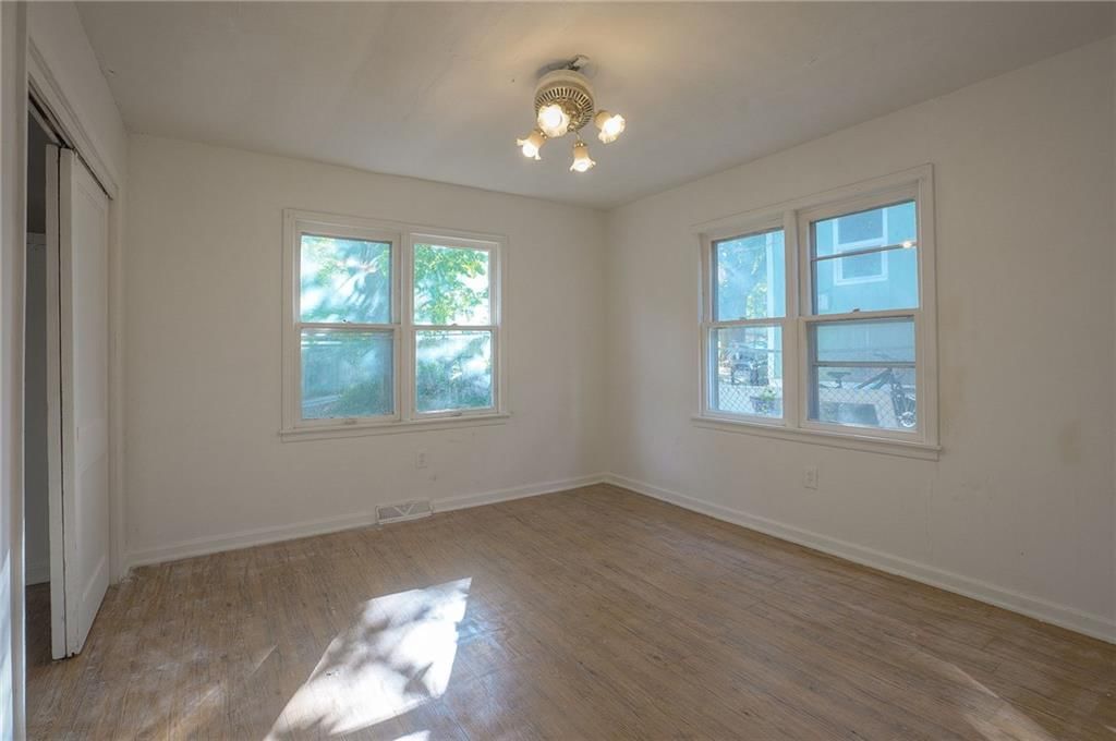 Photo 13 of 35 - 203 N Thorpe Street