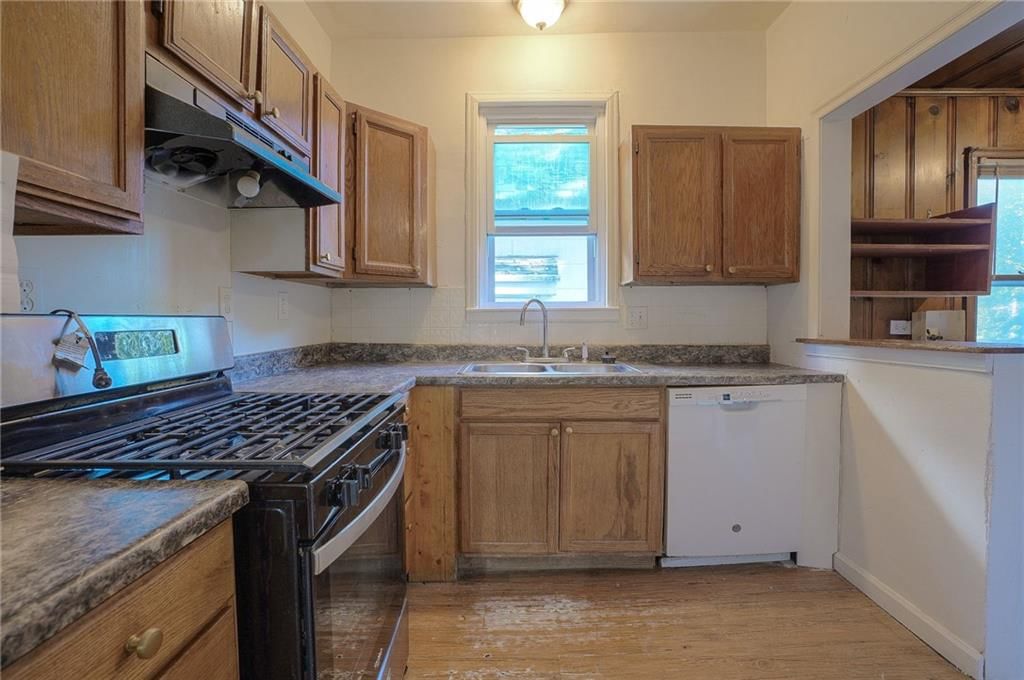 Photo 14 of 35 - 203 N Thorpe Street