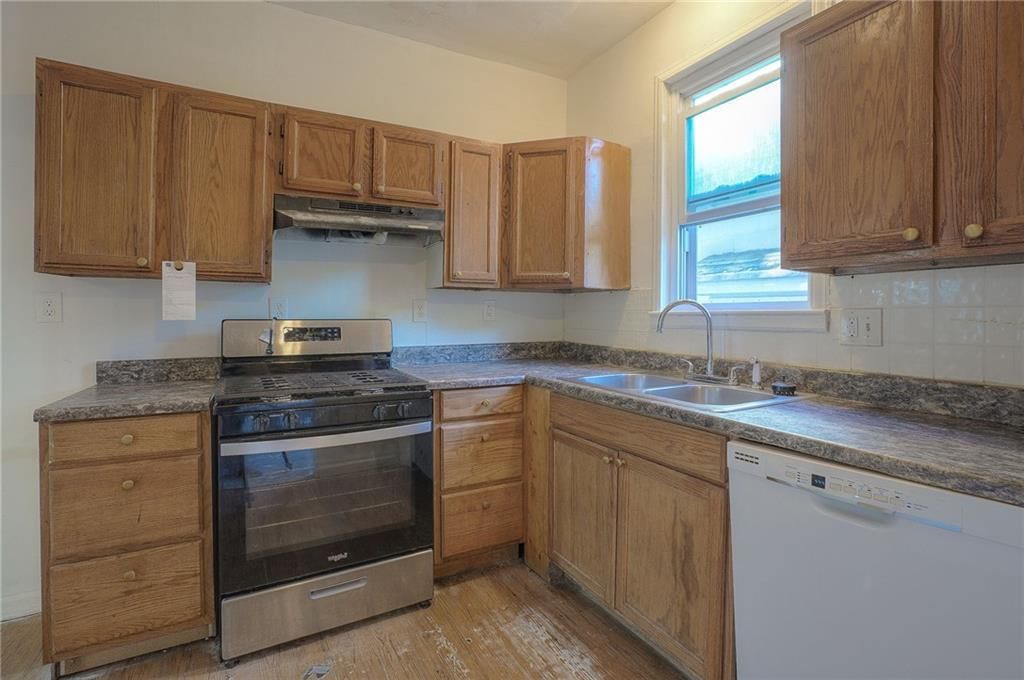 Photo 15 of 35 - 203 N Thorpe Street