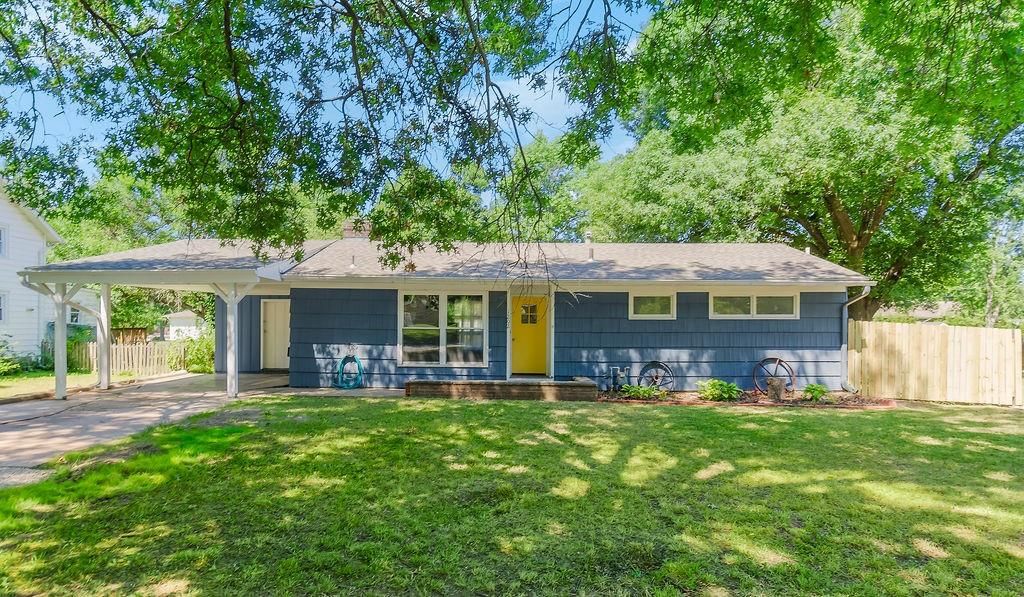 1202 S Willow Street — photo 1