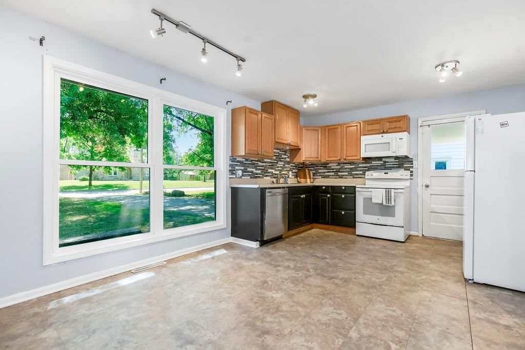 1202 S Willow Street — photo 5