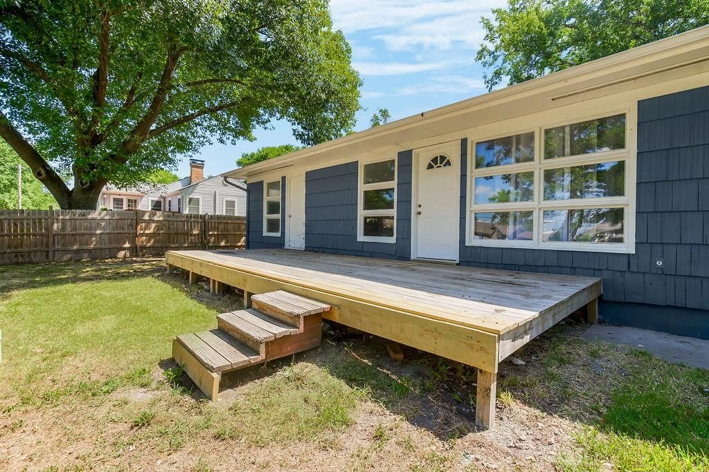 1202 S Willow Street — photo 16