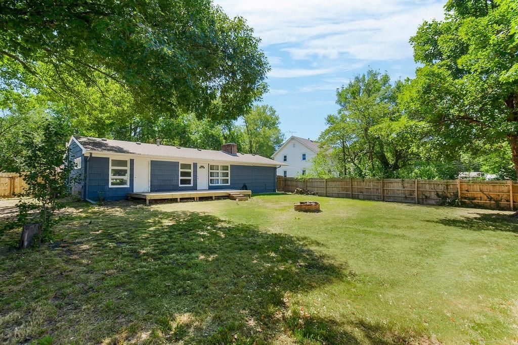 1202 S Willow Street — photo 18
