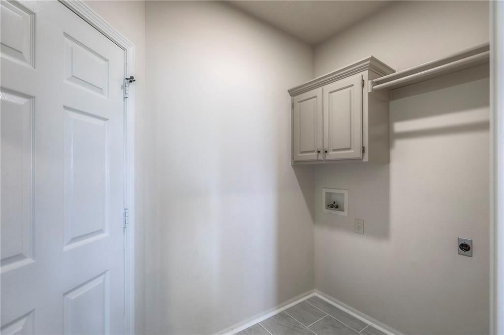 129 SE Chelsea Drive — photo 17