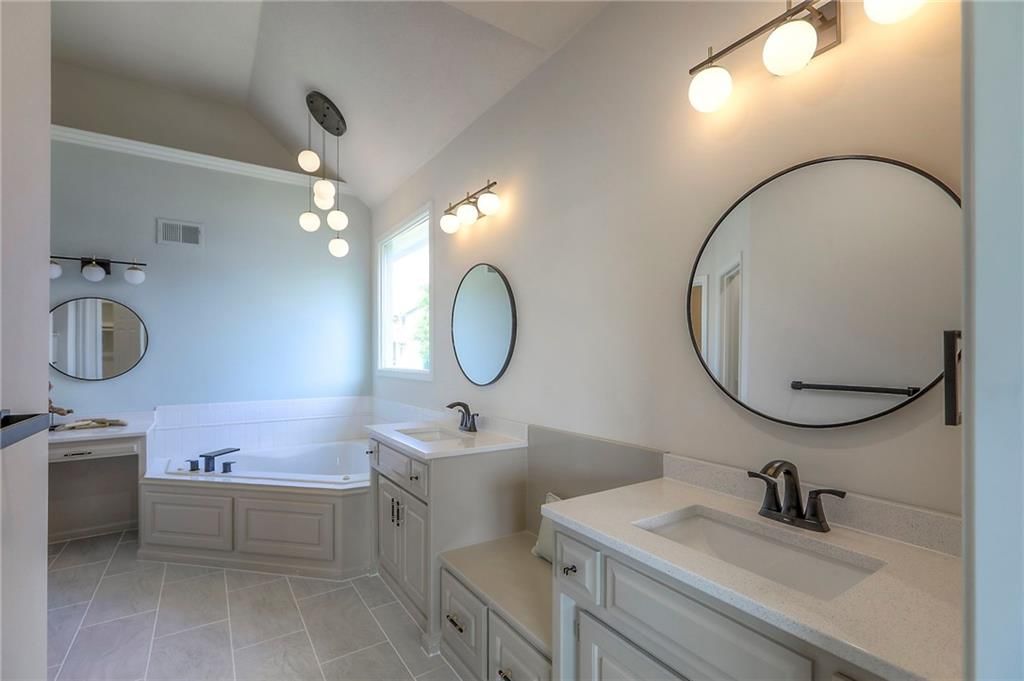 129 SE Chelsea Drive — photo 22