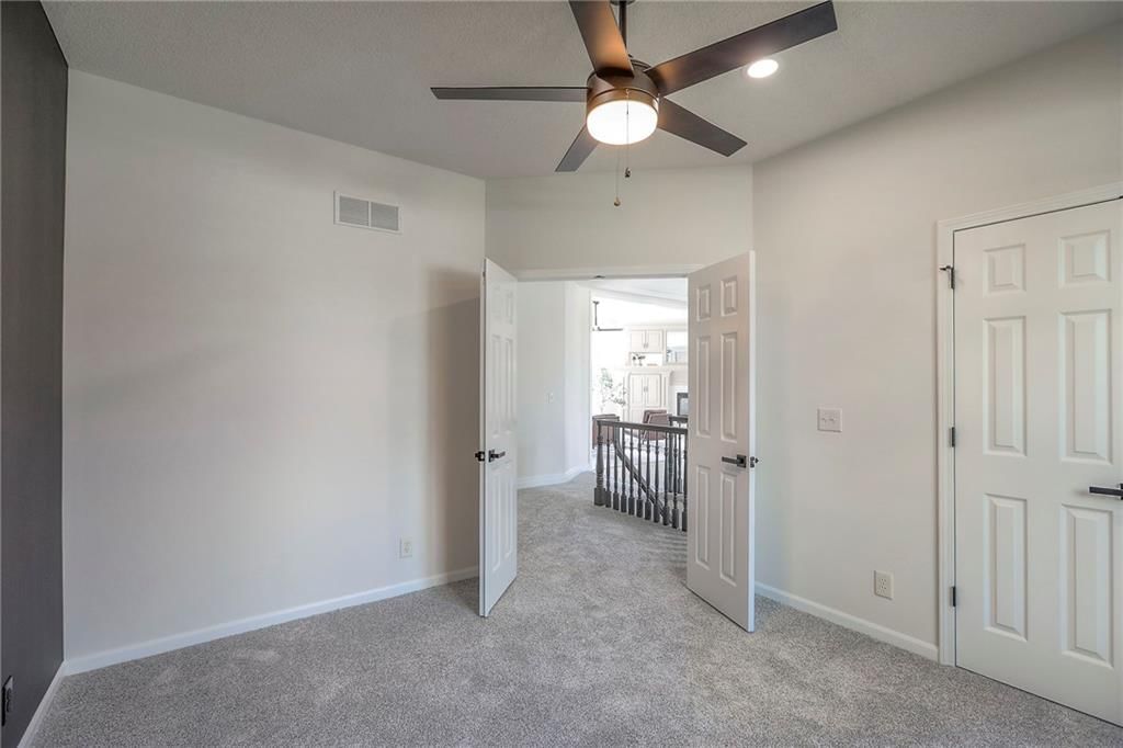 129 SE Chelsea Drive — photo 24