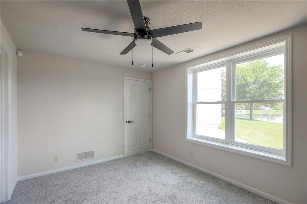 129 SE Chelsea Drive — photo 28