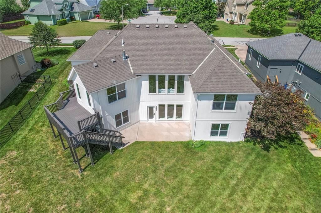 129 SE Chelsea Drive — photo 37
