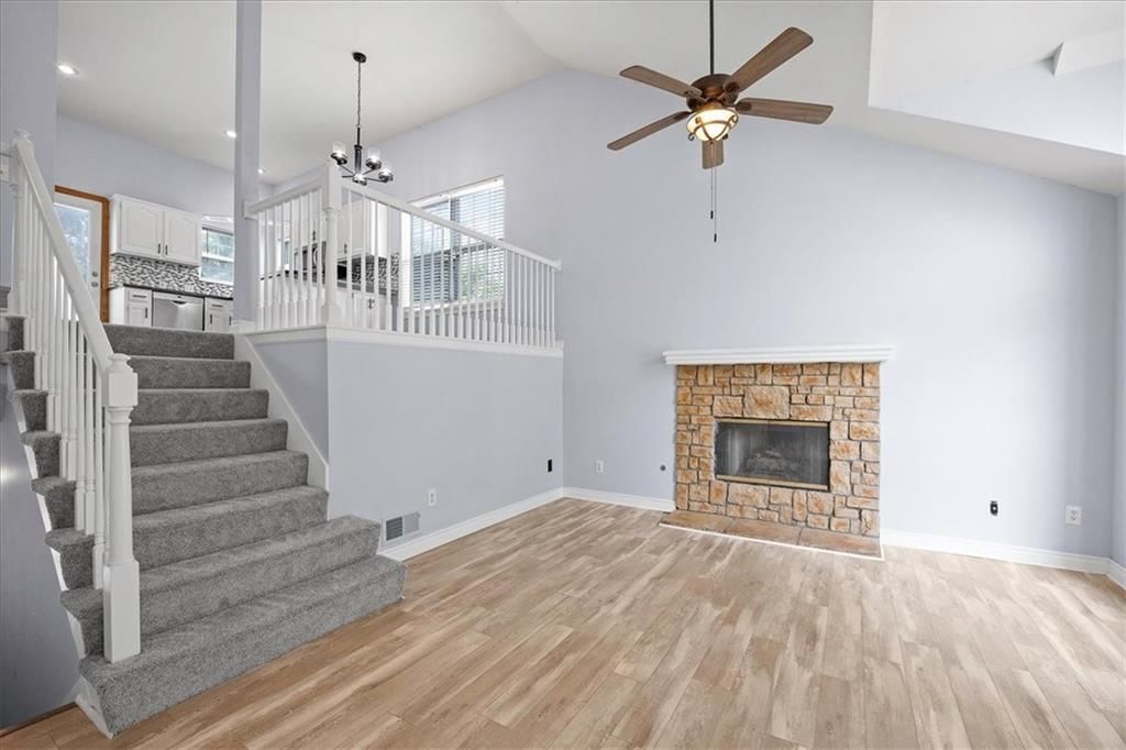 Photo 5 of 32 - 17555 W 111th Court