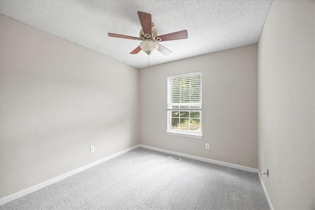 Photo 19 of 32 - 17555 W 111th Court